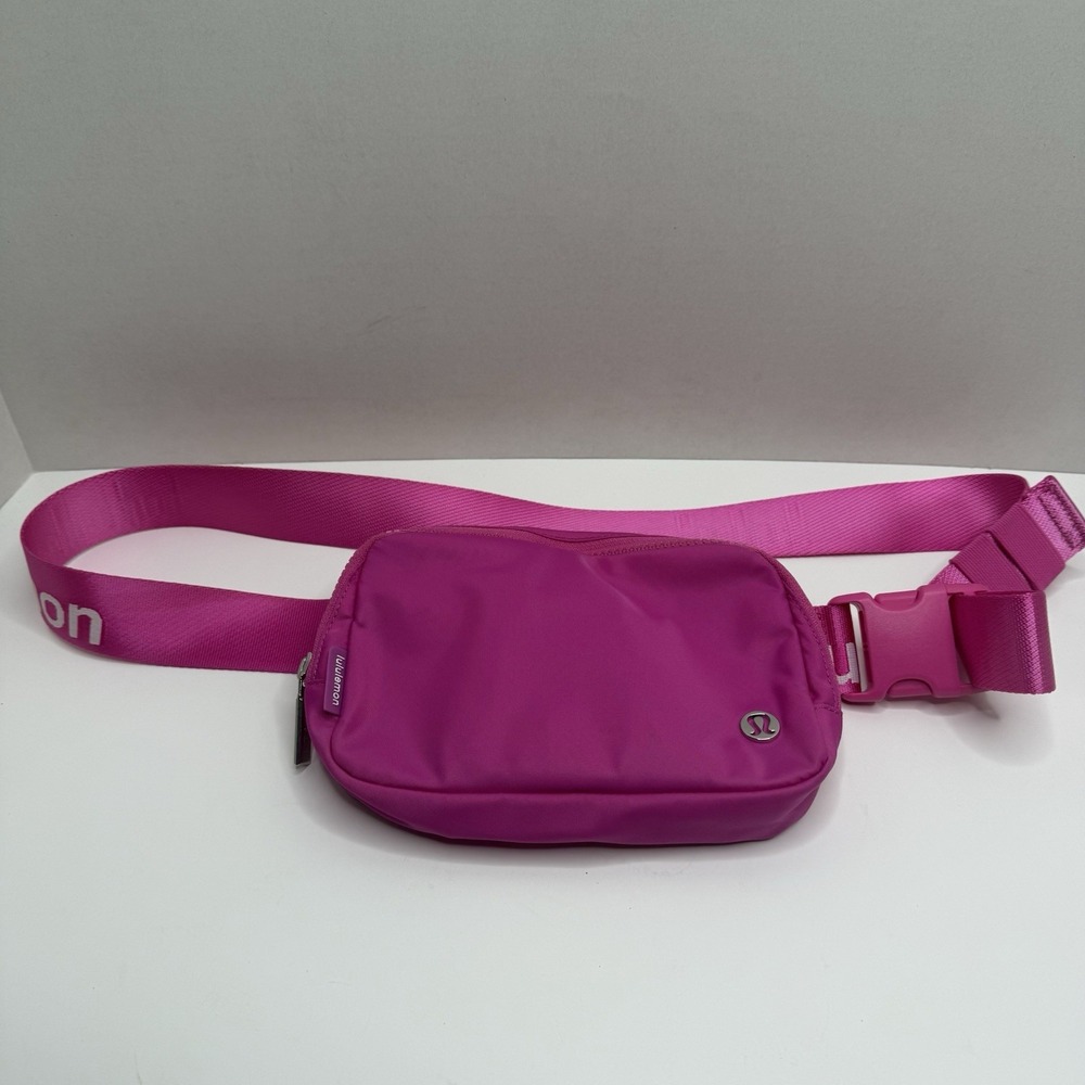 Lululemon Everywhere Belt Bag 1L Wordmark Sonic Pink White Crossbody Fanny Pack